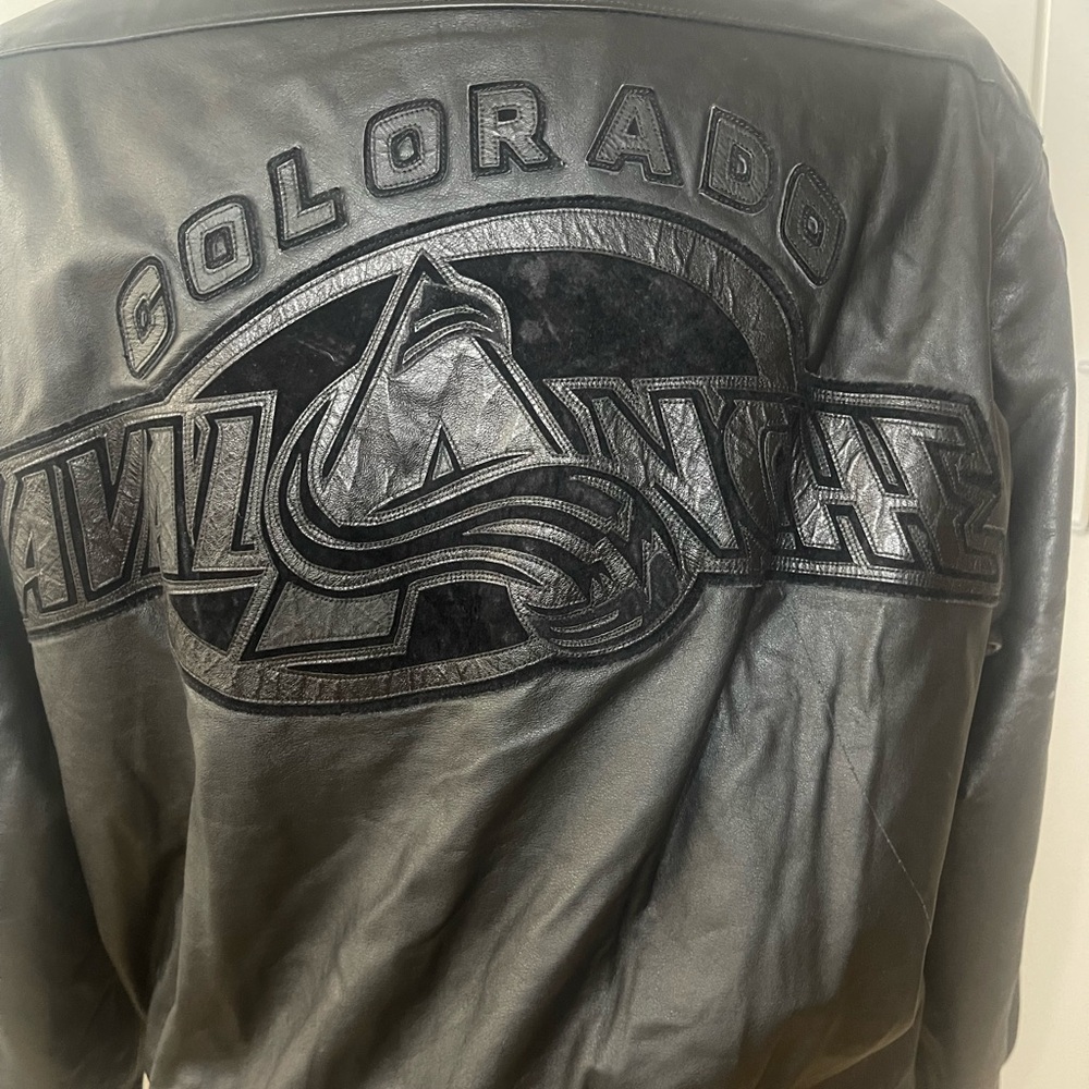 Vintage black leather womens XS Colorado Avalanche NHL jacket by JH DESIGN